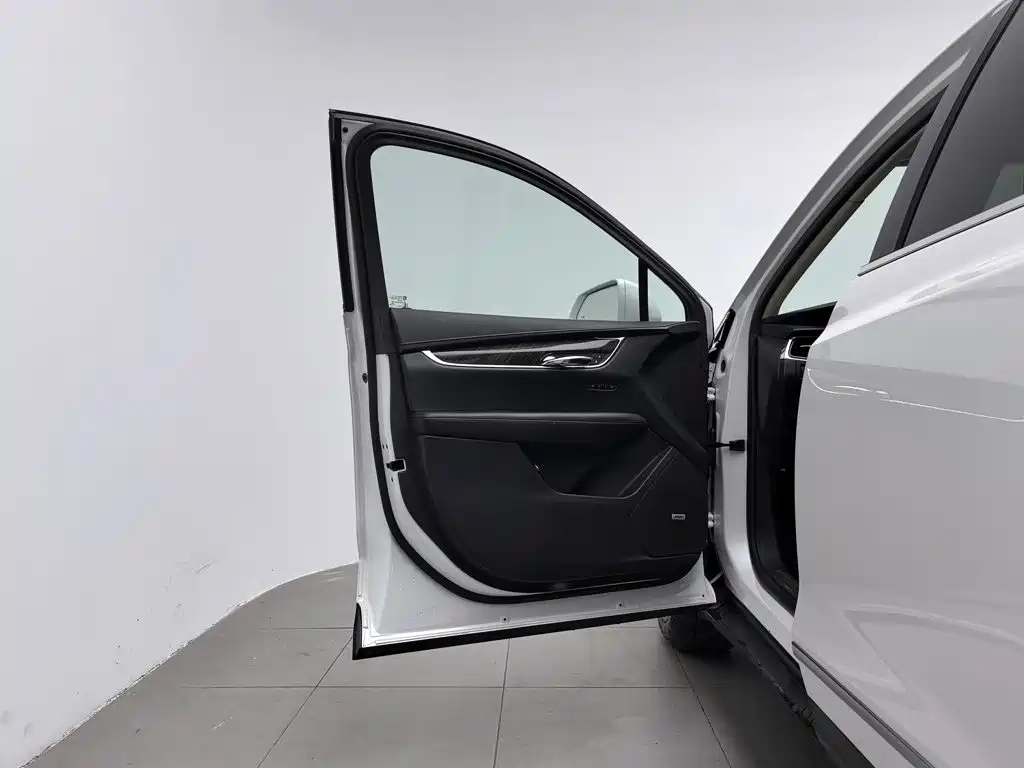 Cadillac XT5 — миниатюра 8