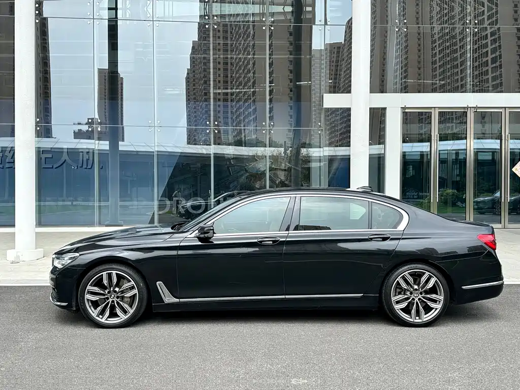 BMW 7 Series 7 2016 750Li xDrive мест