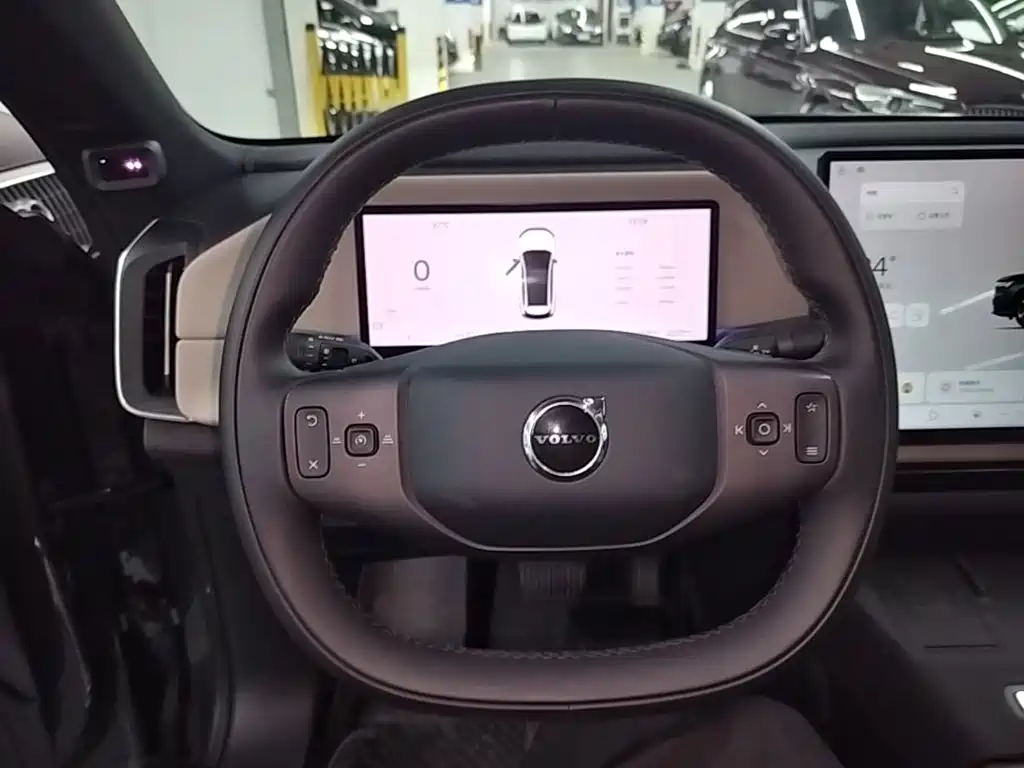 Volvo XC70 PHEV — миниатюра 11