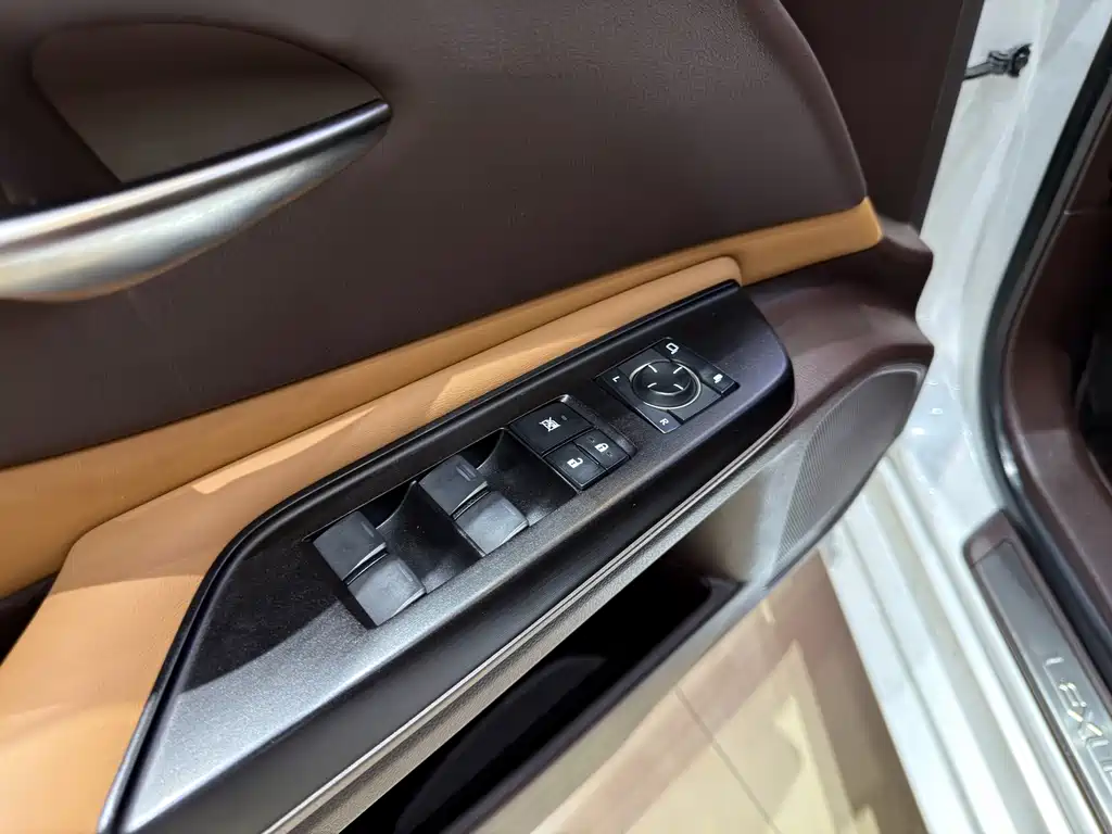 Lexus ES — миниатюра 17