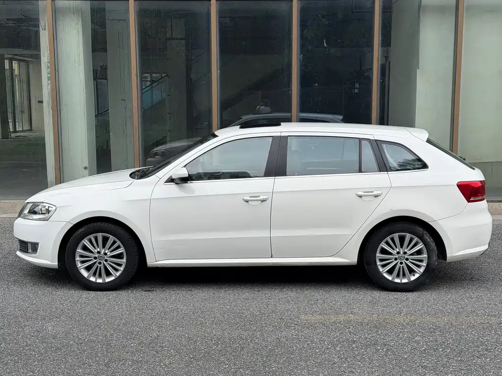Volkswagen Gran Lavida 2013 1.6L AT Comfort