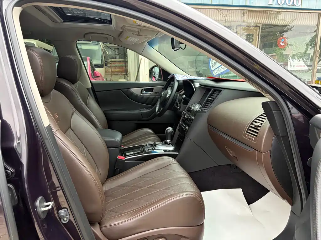Infiniti QX70 3.7L Standard Edition, фото 24