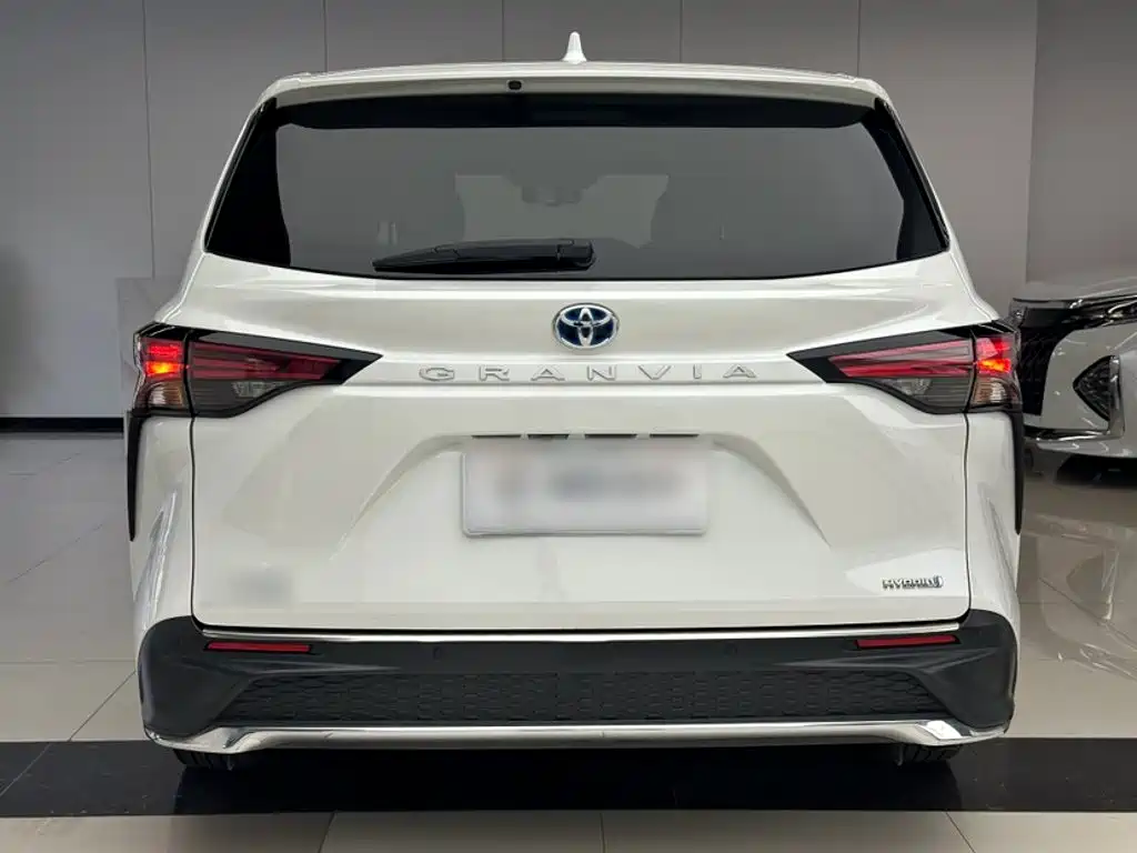 Toyota Granvia — миниатюра 13