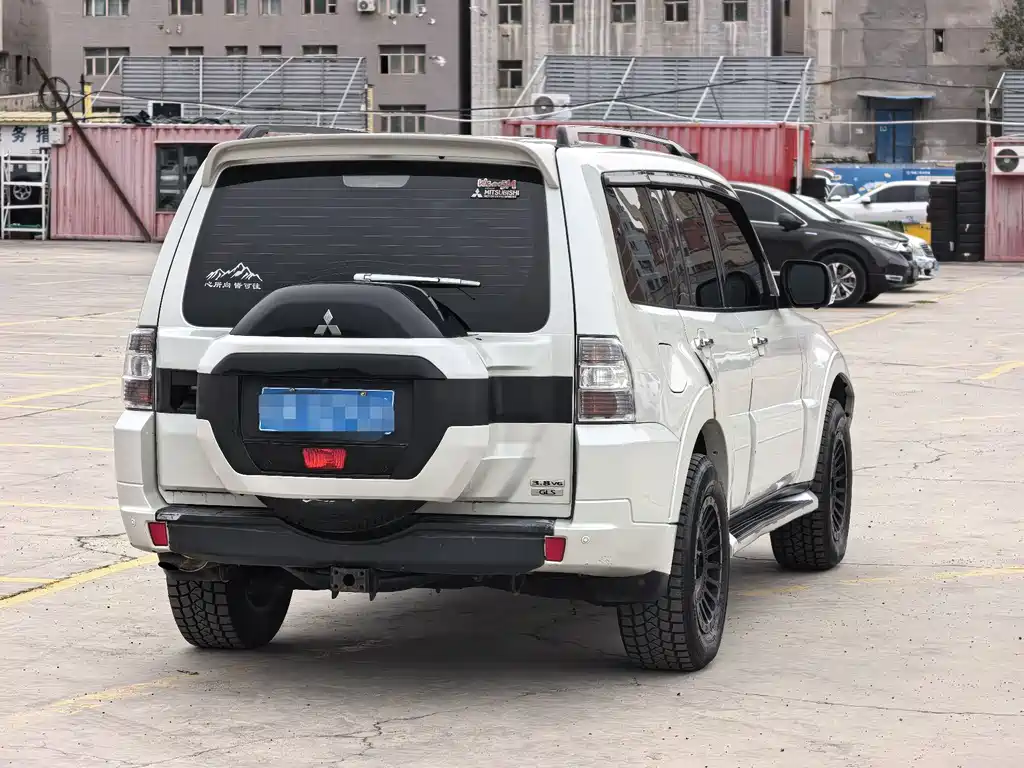 Mitsubishi Pajero (Import) — миниатюра 7
