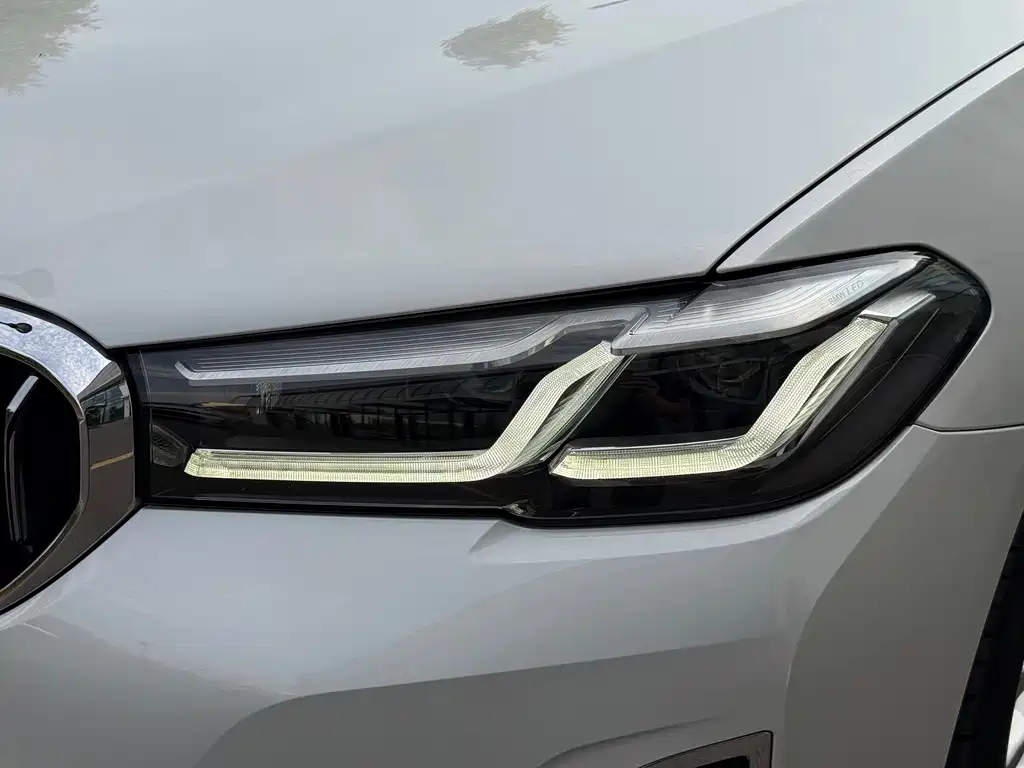 BMW 5 Series — миниатюра 21