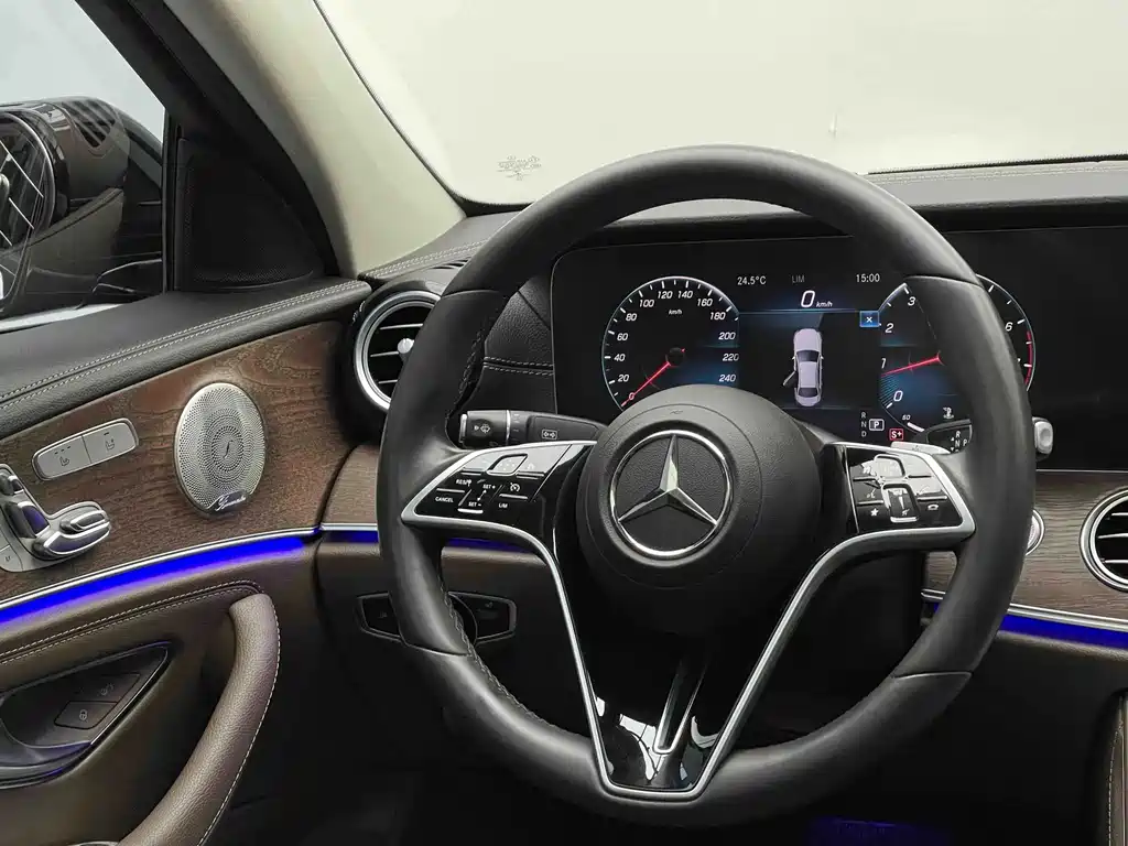 Mercedes-Benz E-Class — миниатюра 3