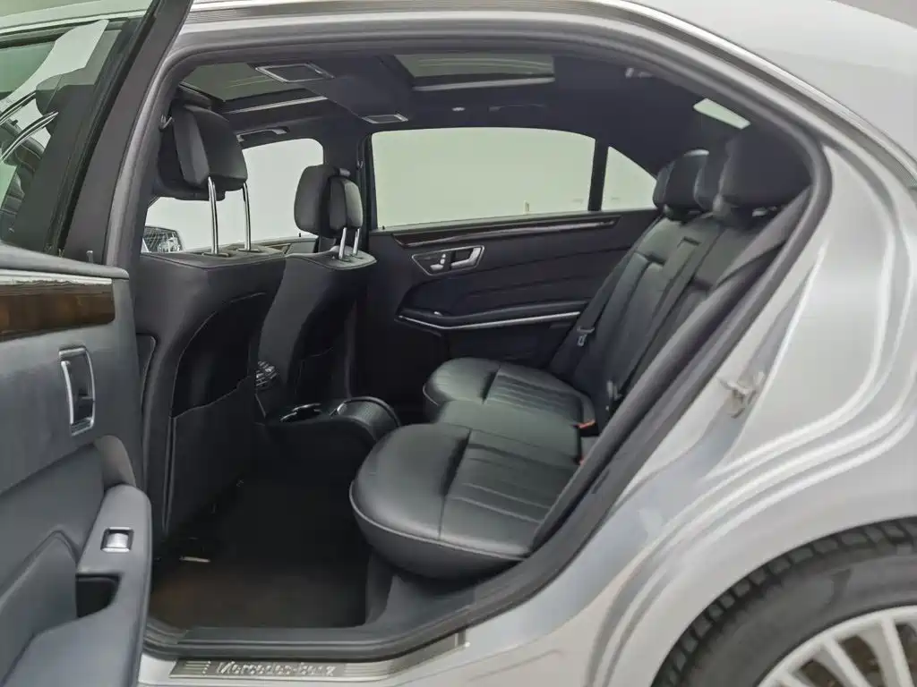 Mercedes-Benz E-Class — миниатюра 15