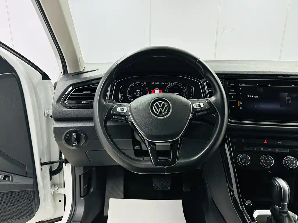 VOLKSWAGEN T ROC EXPLORING SONGS