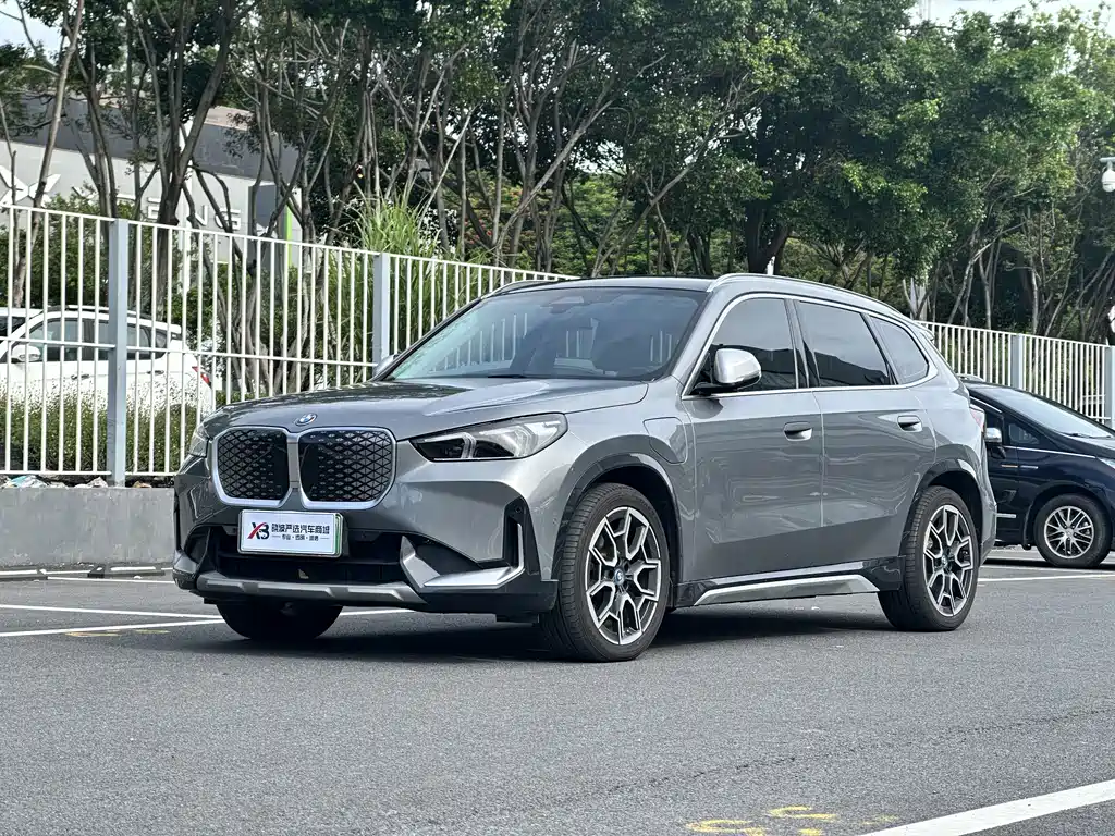 BMW iX1