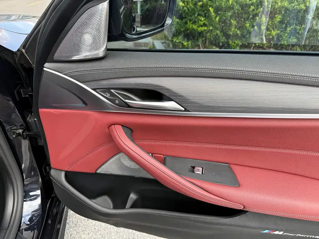 BMW 5 Series — миниатюра 13