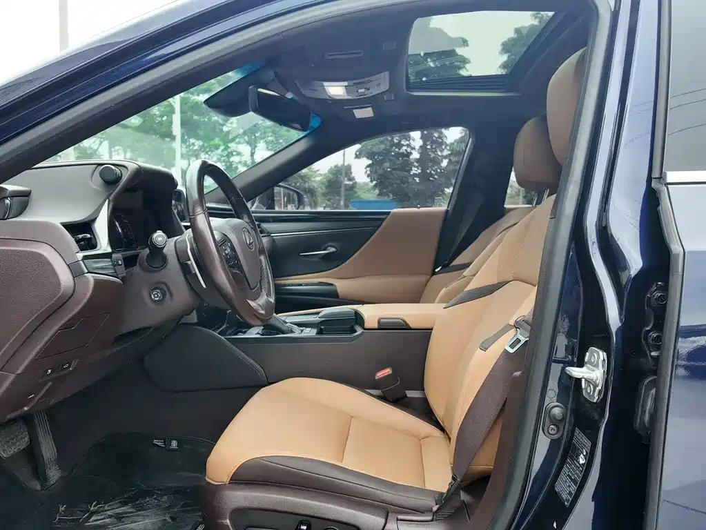 Lexus ES 2020 300h