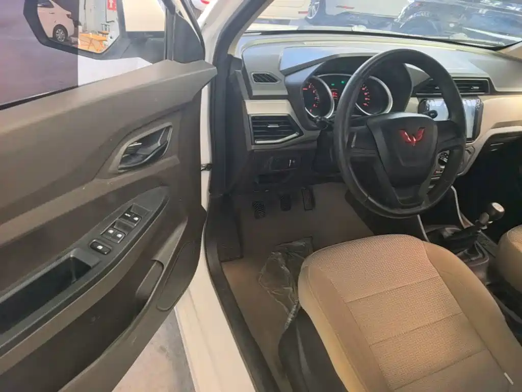 Wuling Hongguang — миниатюра 16
