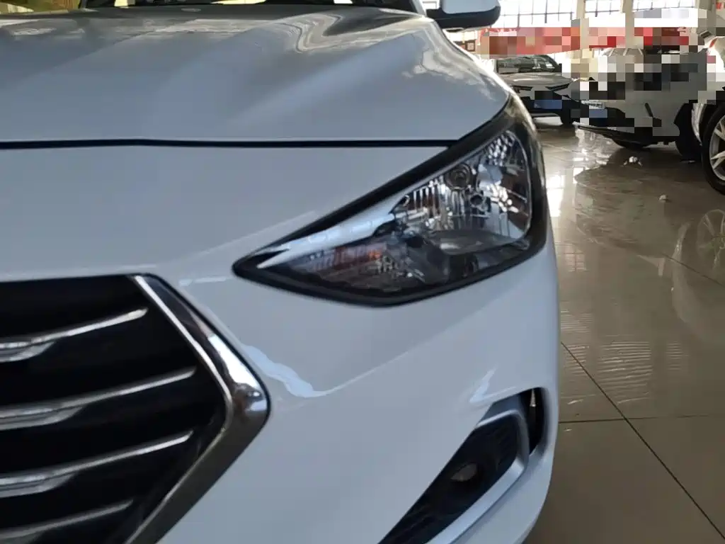 Hyundai Elantra — миниатюра 24