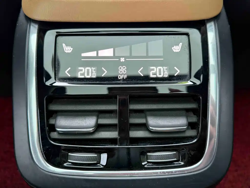 Volvo XC90 — миниатюра 16