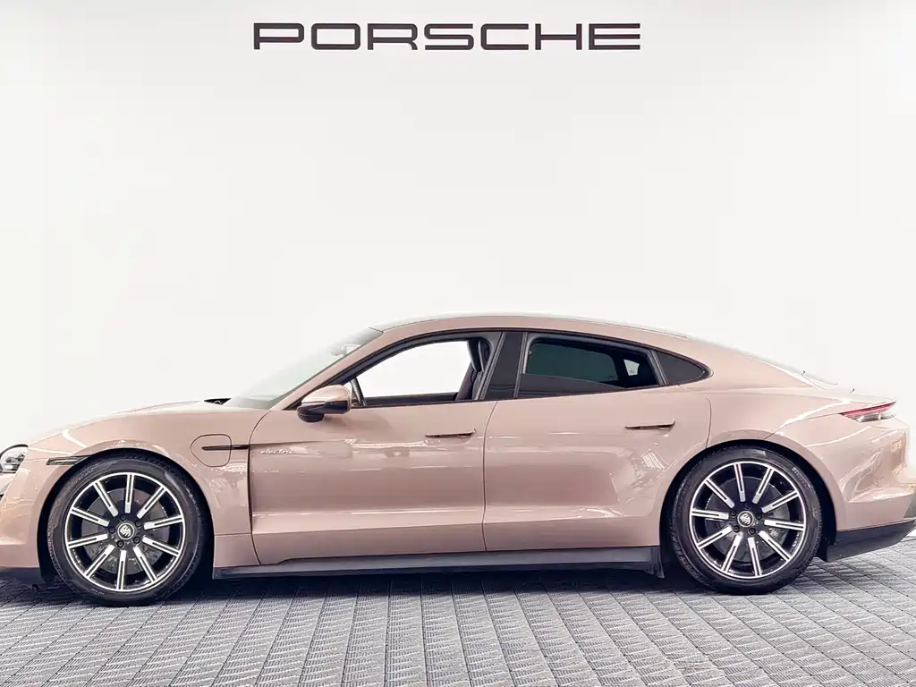 Porsche Taycan — миниатюра 5