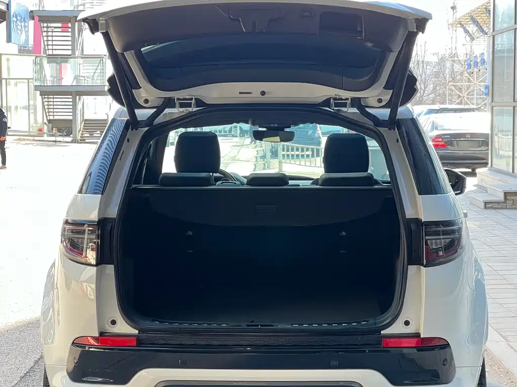 LAND ROVER DISCOVER NEW ENERGY SOURCES FOR SPORTS