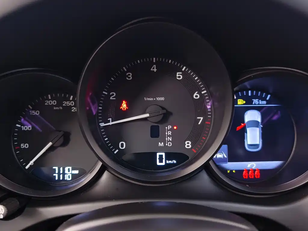 Porsche Macan — миниатюра 10