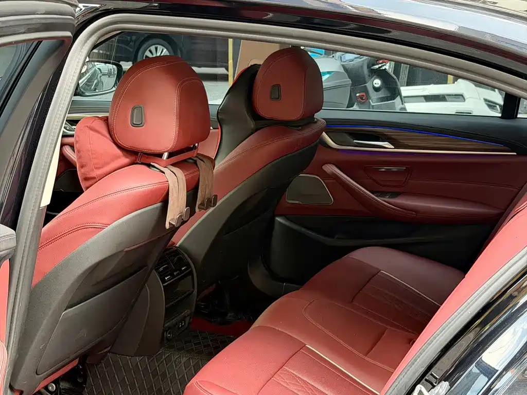 BMW 5 Series — миниатюра 4
