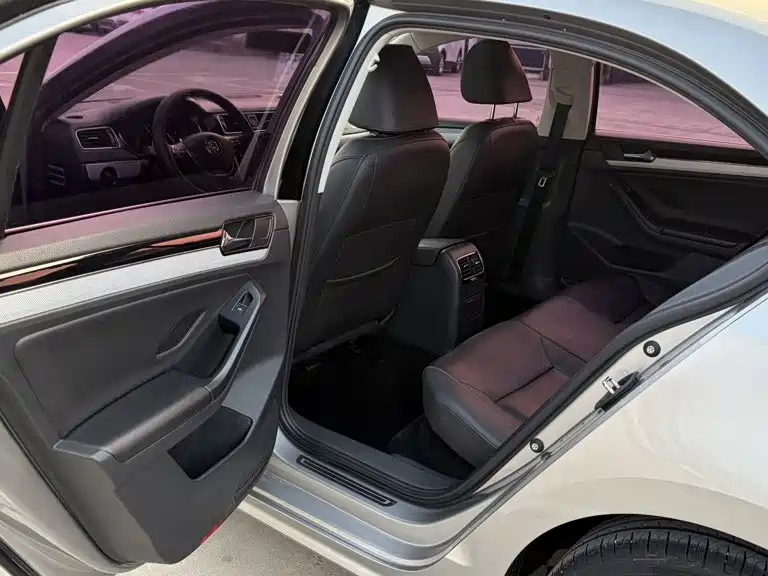 Volkswagen Sagitar — миниатюра 6
