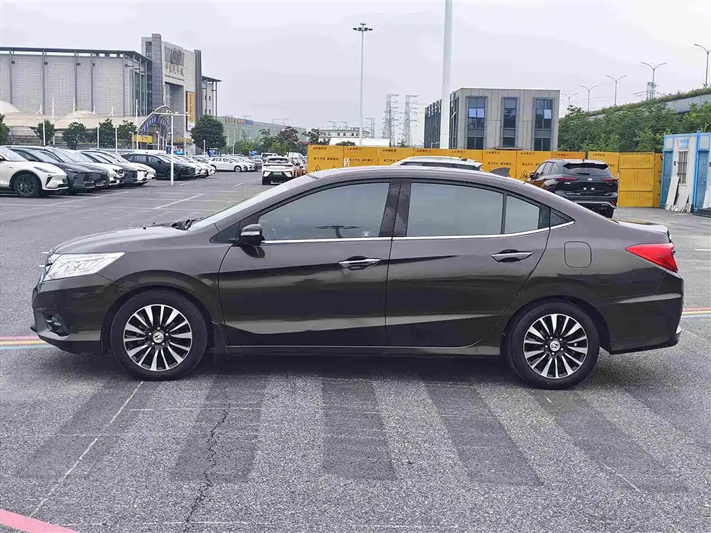 Honda Crider 2015 1.8L AT Luxury