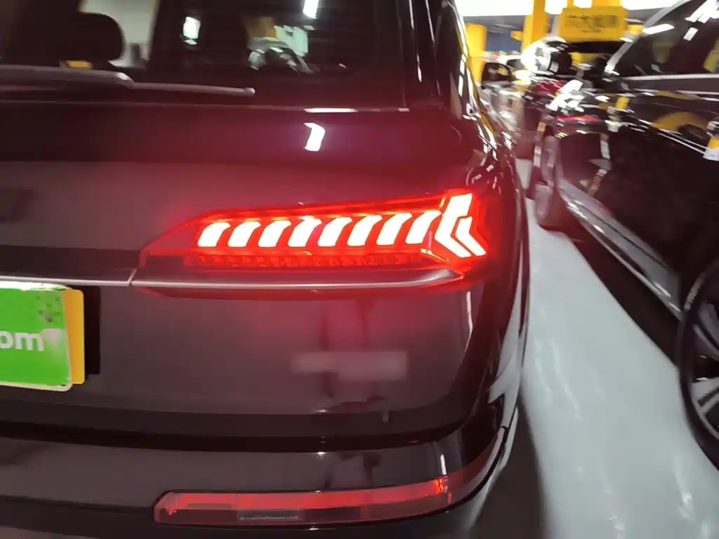 Audi Q7 — миниатюра 8