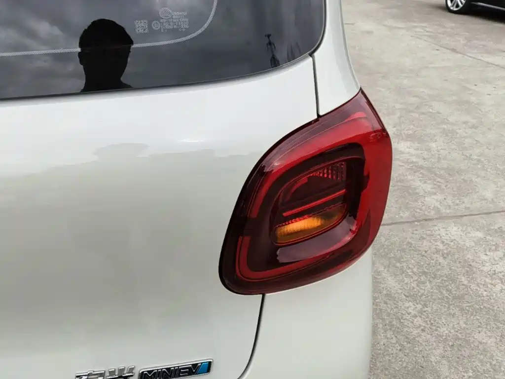 Wuling MINIEV — миниатюра 8