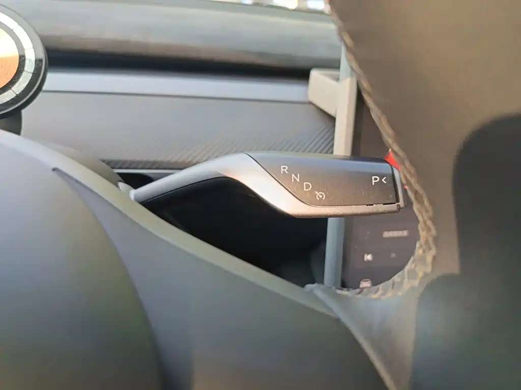 Tesla Model 3 — миниатюра 15
