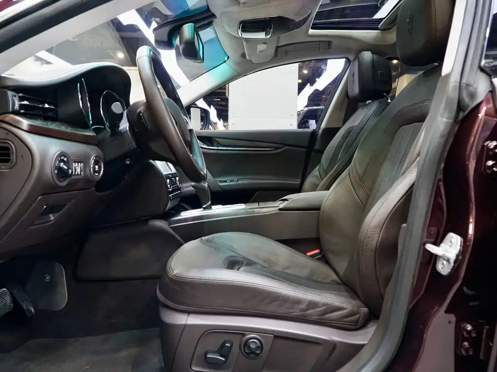 Maserati Quattroporte — миниатюра 11