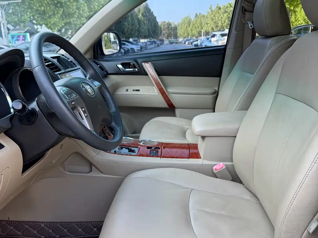 Toyota Highlander 2009 2.7L 7 мест
