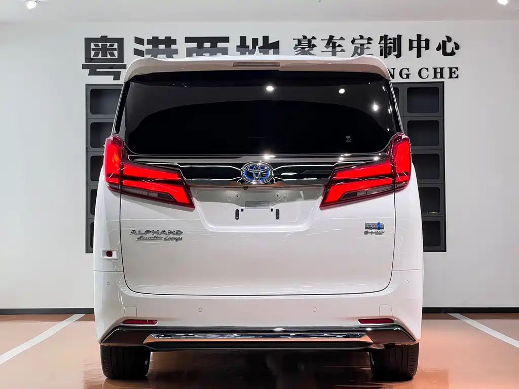 Toyota Alphard — миниатюра 6