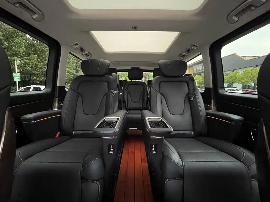 Mercedes-Benz V-Class — миниатюра 12