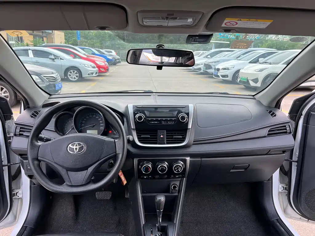 Toyota Yaris L — миниатюра 6