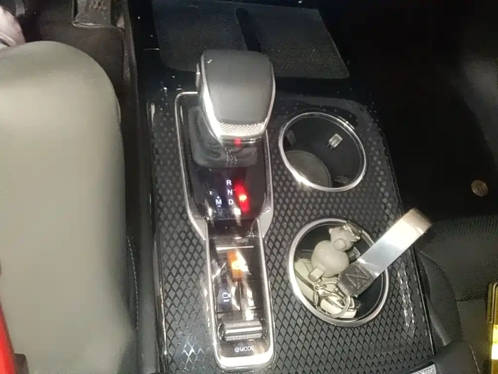 Hongqi Hongqi HS3 — миниатюра 14
