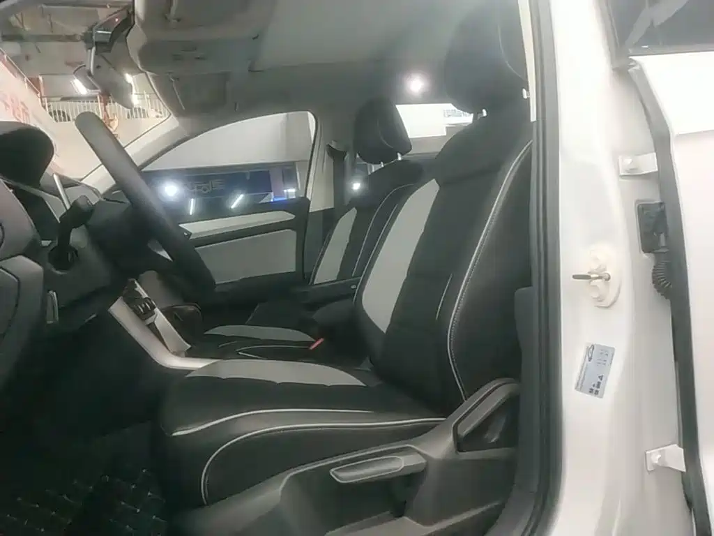 Volkswagen T-Roc — миниатюра 15