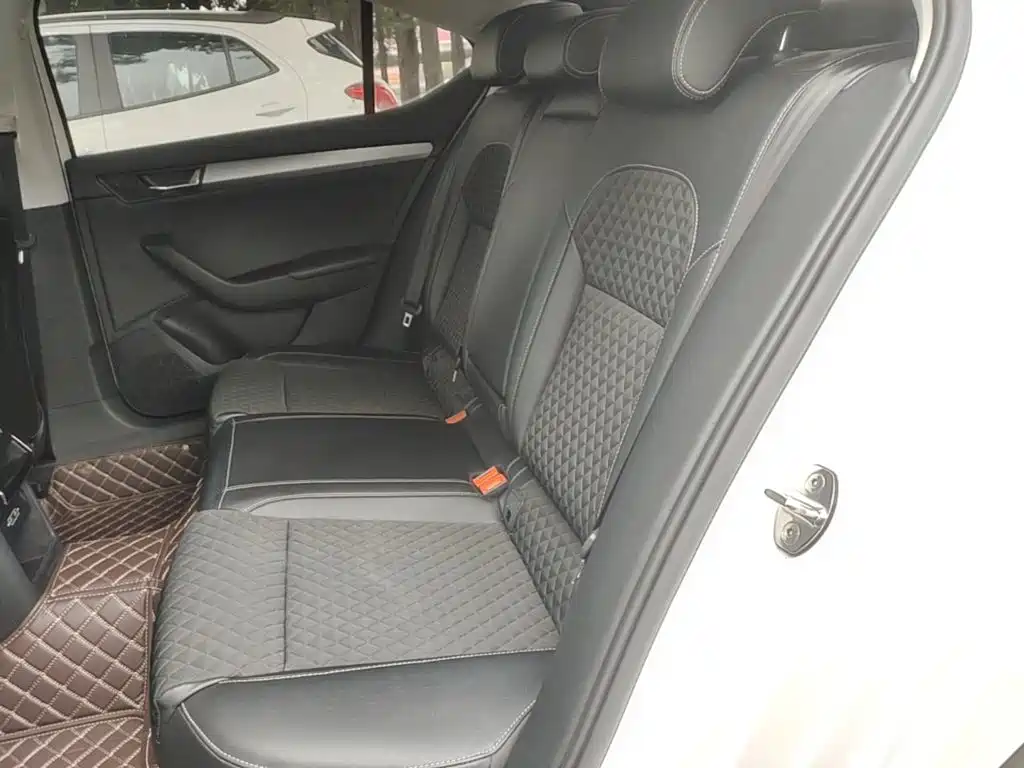Skoda Superb — миниатюра 17