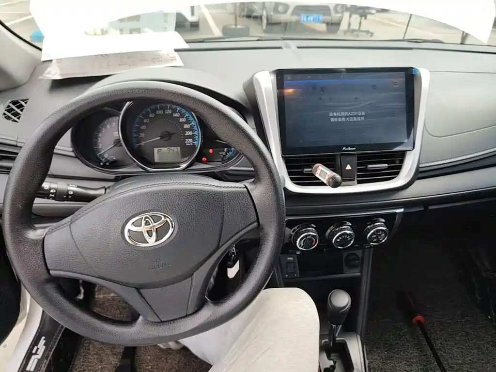Toyota Yaris L — миниатюра 10