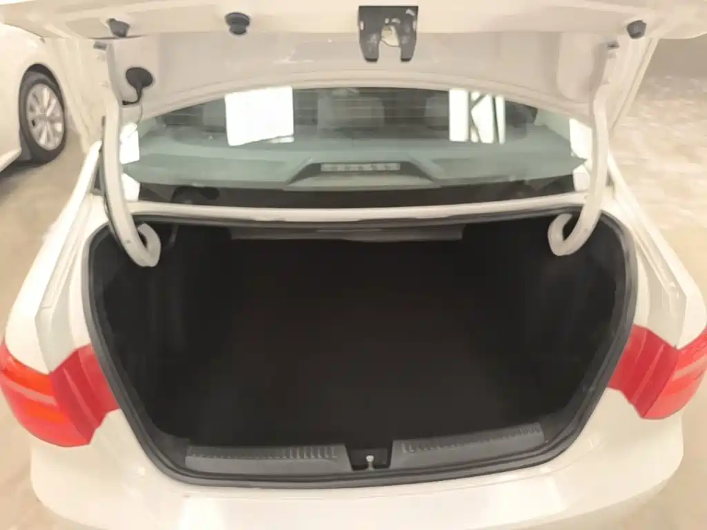 Volkswagen Jetta — миниатюра 19