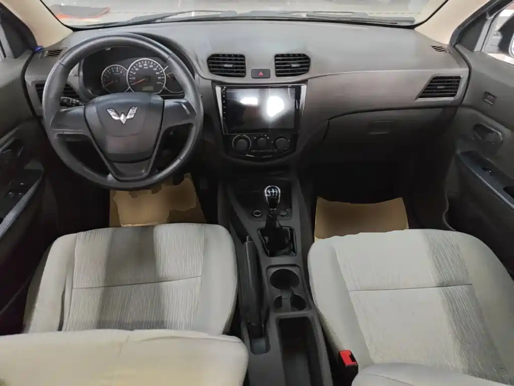 Wuling Hongguang — миниатюра 10
