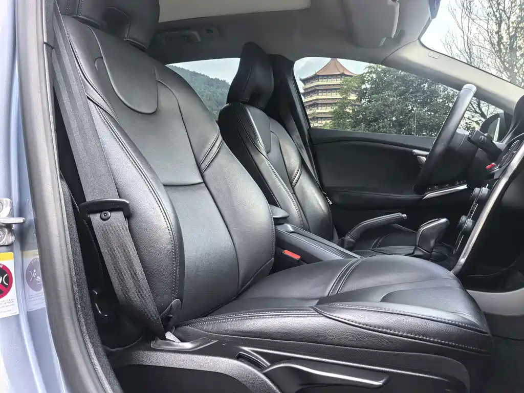 Volvo V40 — миниатюра 14