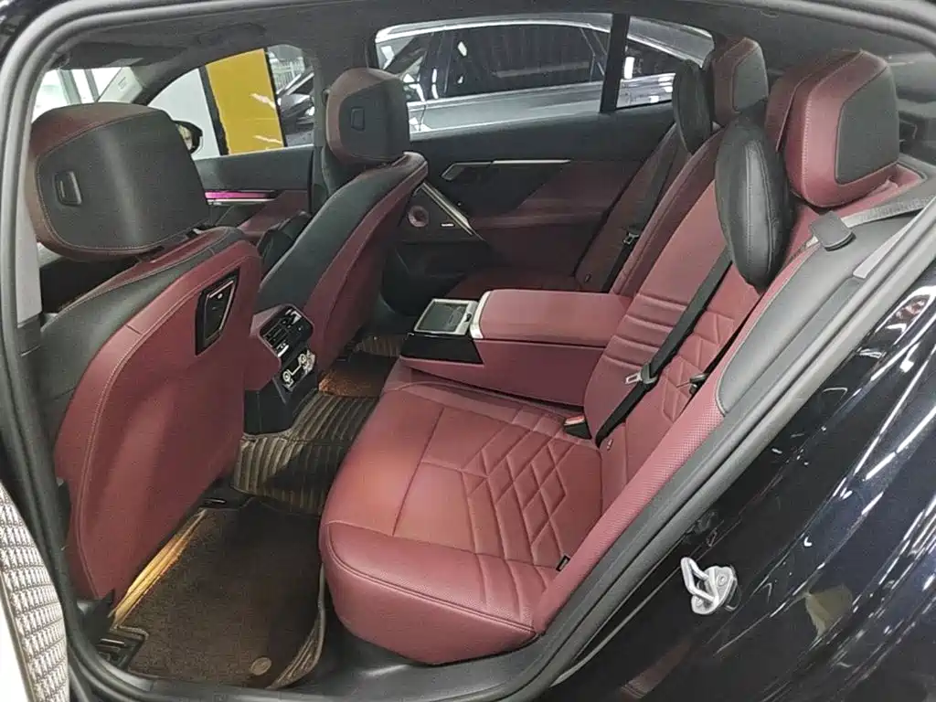 BMW 5 Series — миниатюра 17