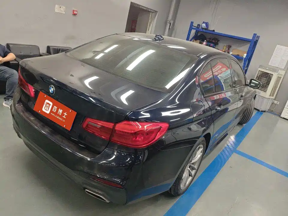 BMW 5 Series — миниатюра 9