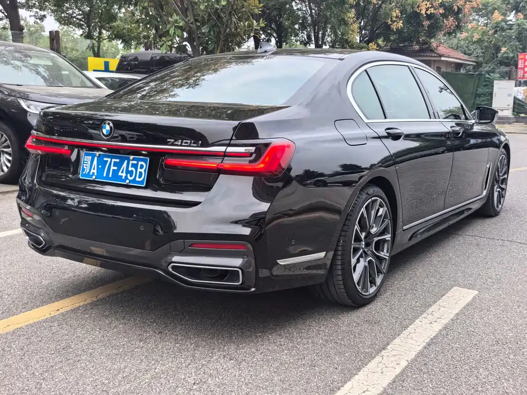 BMW 7 Series — миниатюра 2