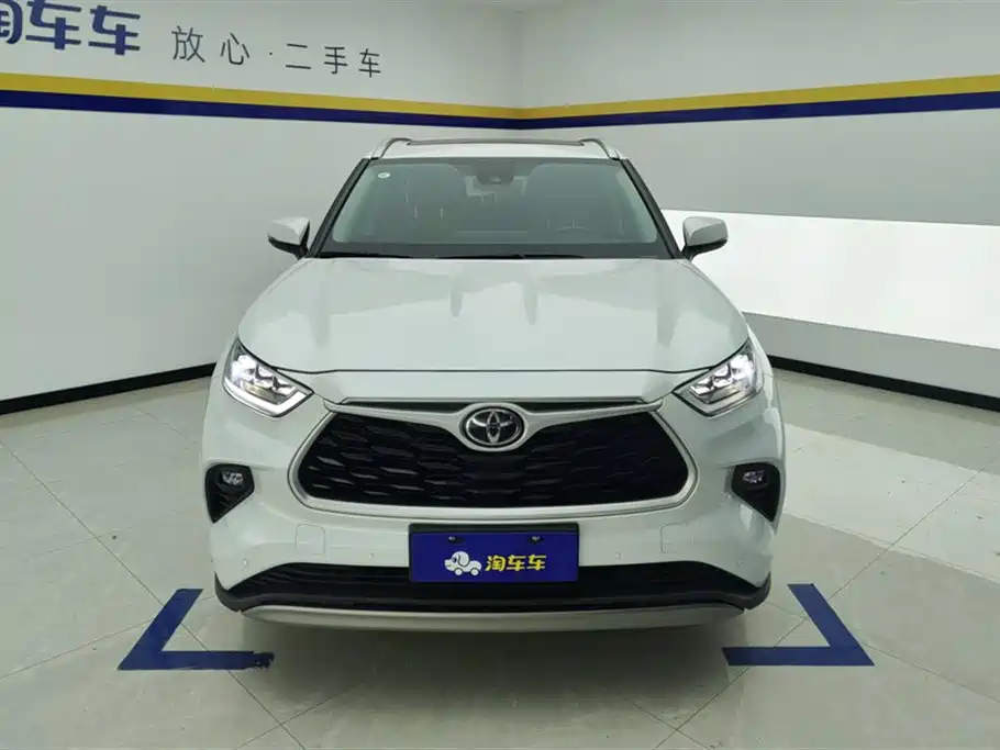 Toyota Highlander 2024 2.5L Luxury 7 мест