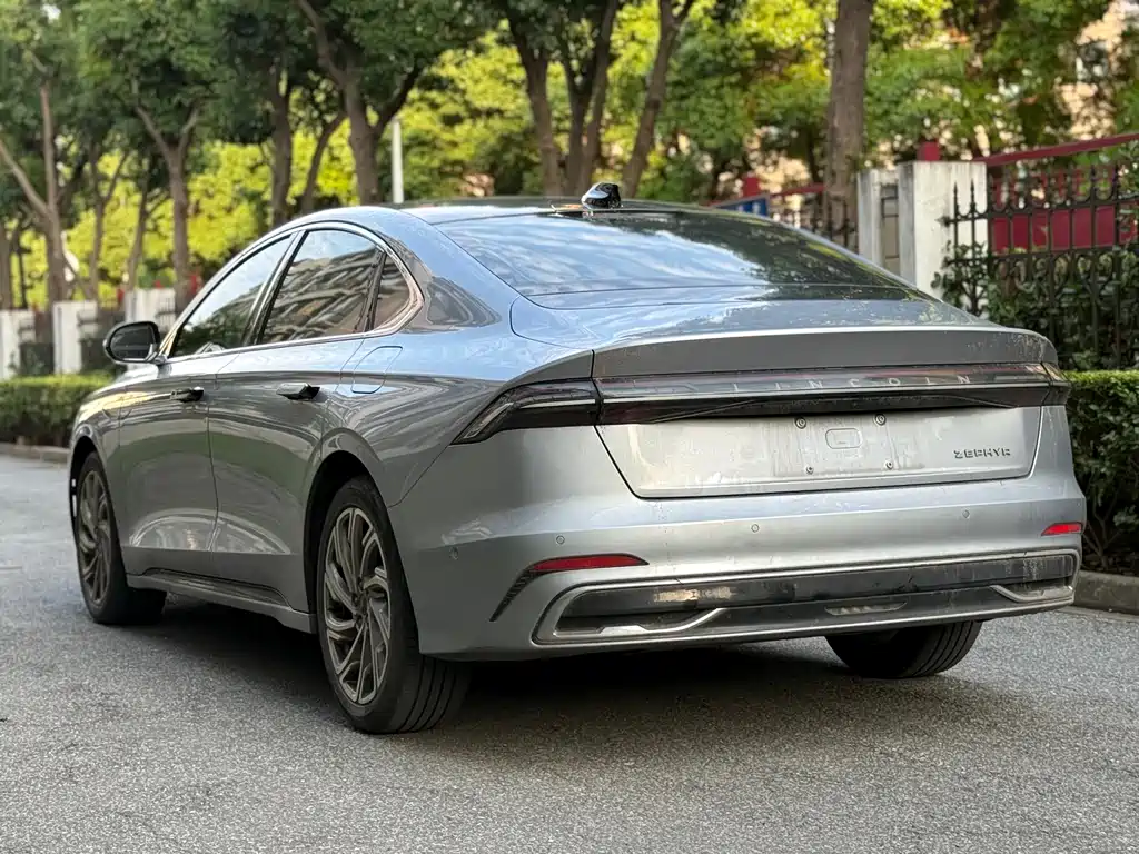 Lincoln Z 2022 i