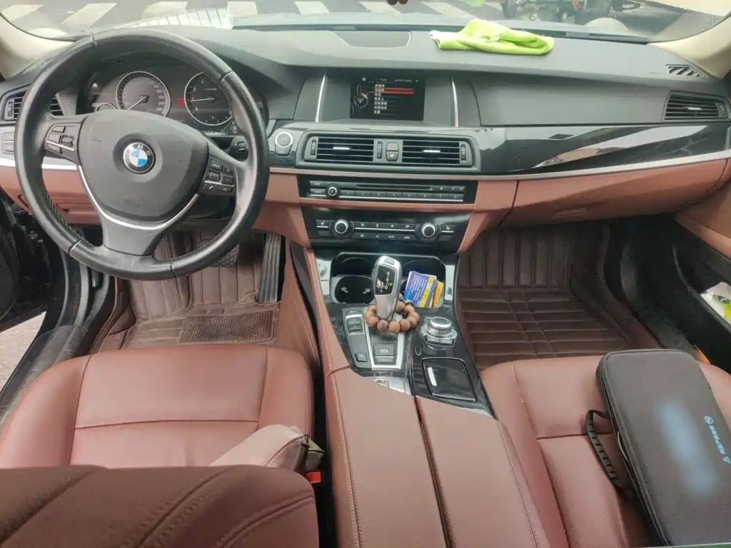 BMW 5 Series — миниатюра 5