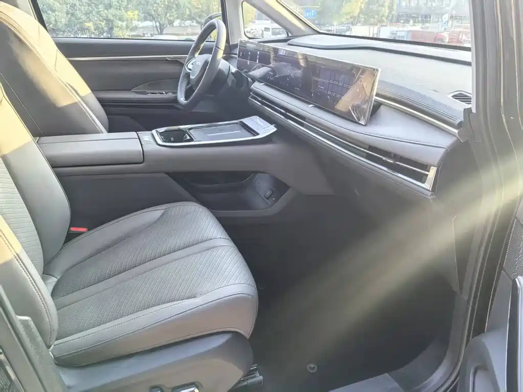 SAIC MAXUS EVERYONE 7