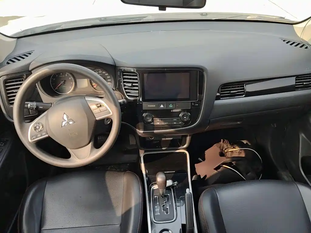 Mitsubishi Outlander — миниатюра 10