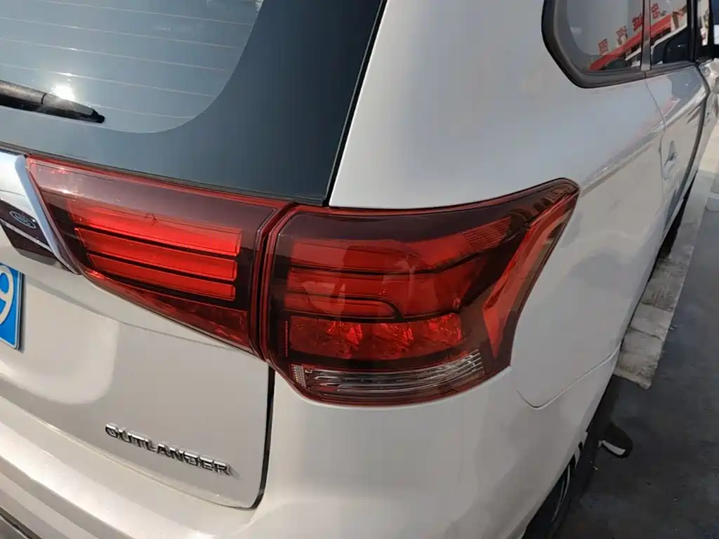Mitsubishi Outlander — миниатюра 8