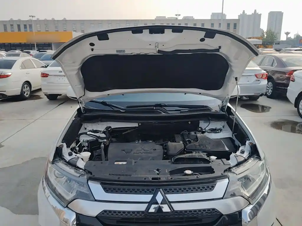 Mitsubishi Outlander — миниатюра 20