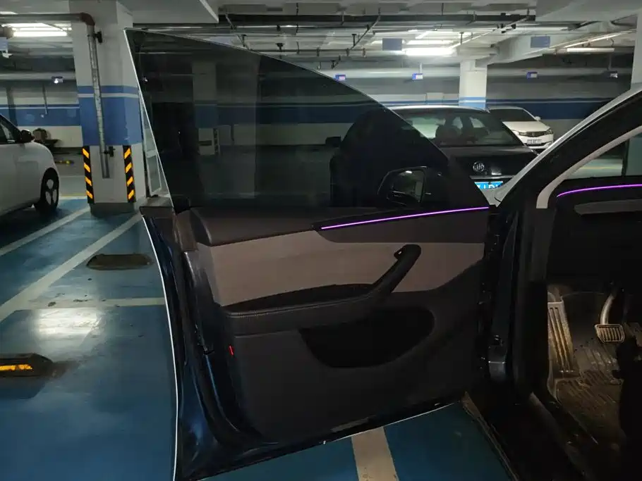 Tesla Model Y — миниатюра 7